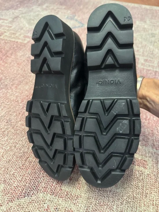 Vionic Cynthia chunky black loafer silver chain accent cinched heel  size 9 - Picture 5 of 9